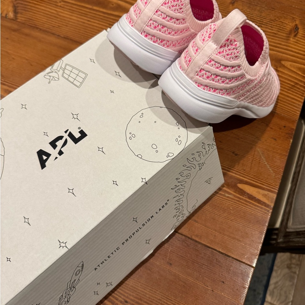 APL Kids Sneakers in Pink and White